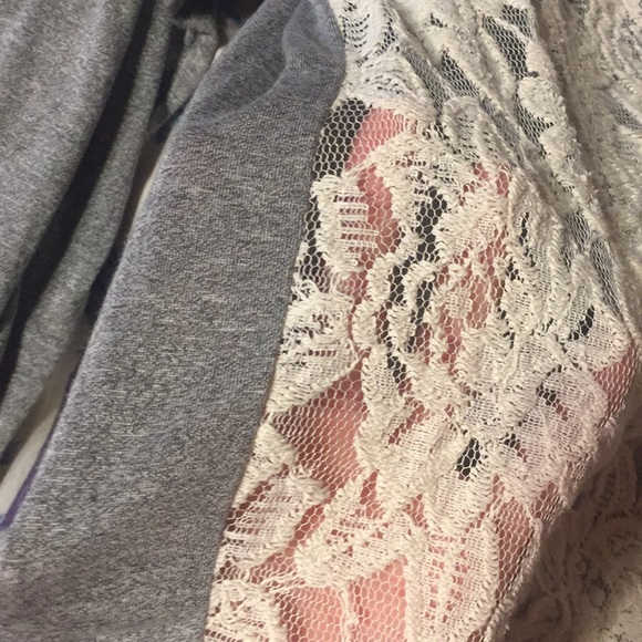 Long sleeve lace “tee”✨ - Picture 3 of 4